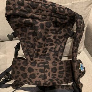 Artipoppe Zeitgeist Leopard Baby Carrier NWT